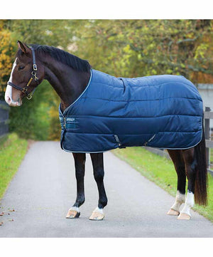Amigo® Insulator 100g Stable blanket with low cross surcinlges.