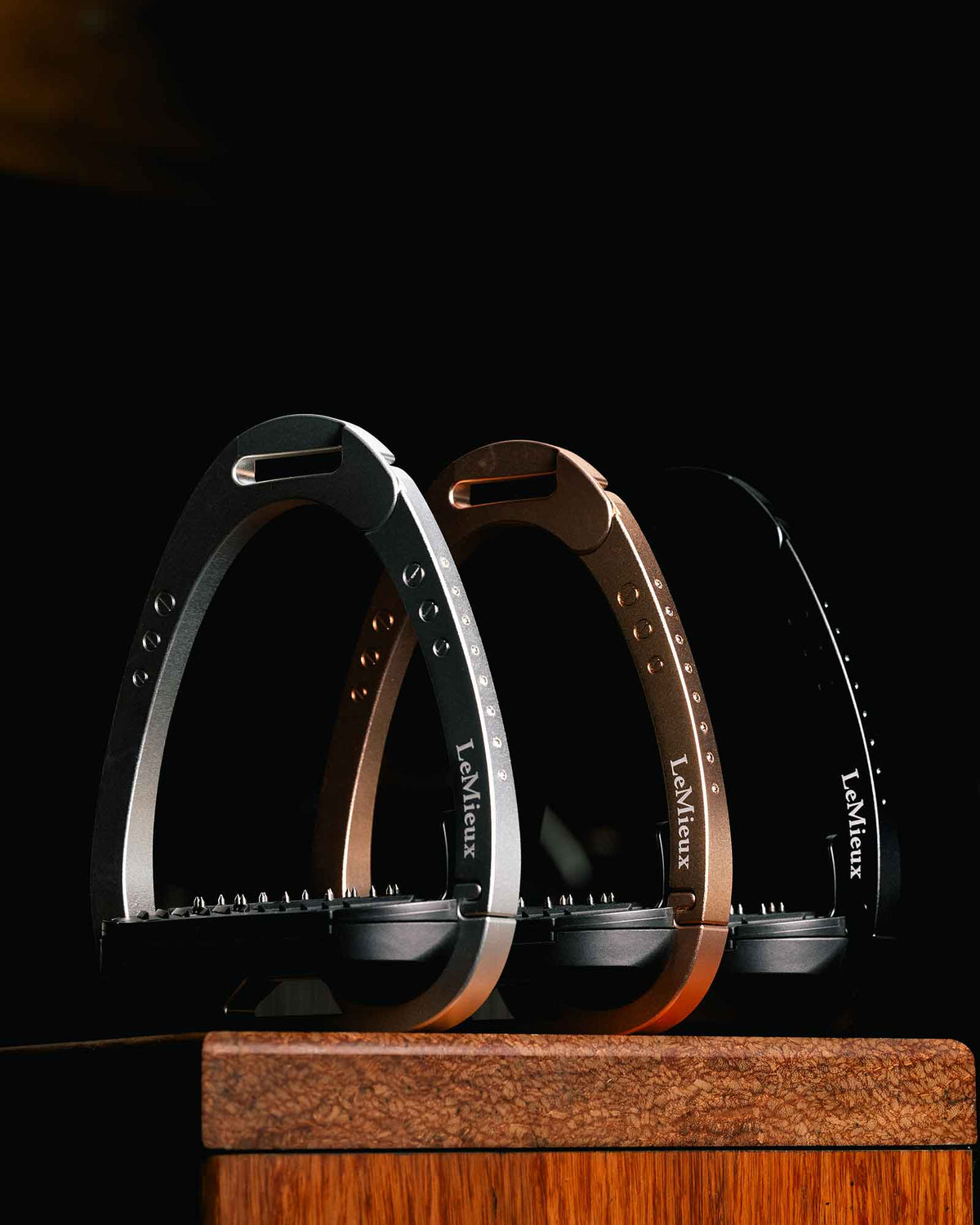 LeMieux Brilliance Vector Balance Stirrup