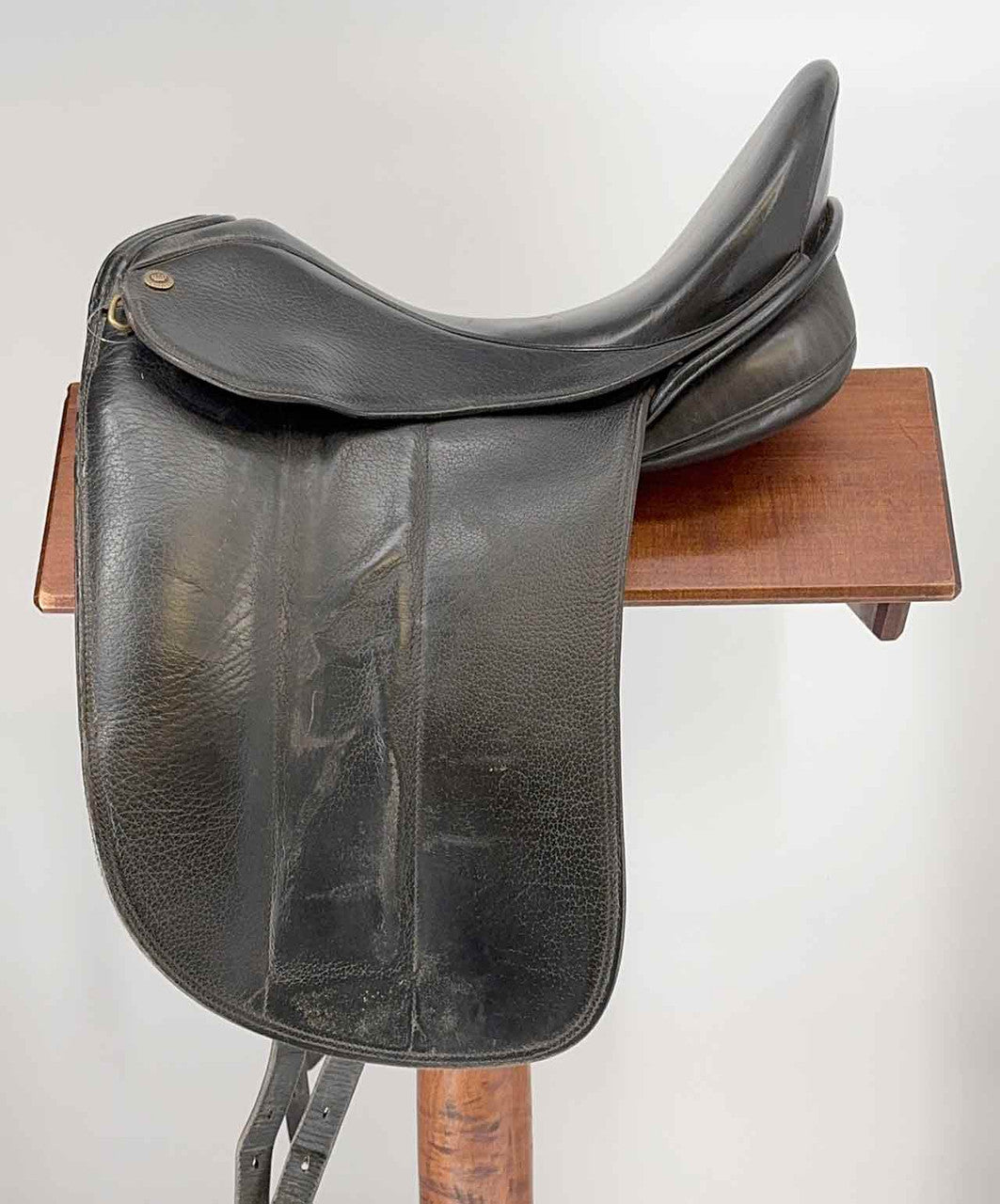 Used Sommer Dressage 18".